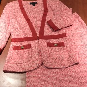 St. John knits 2-piece skirt/suit